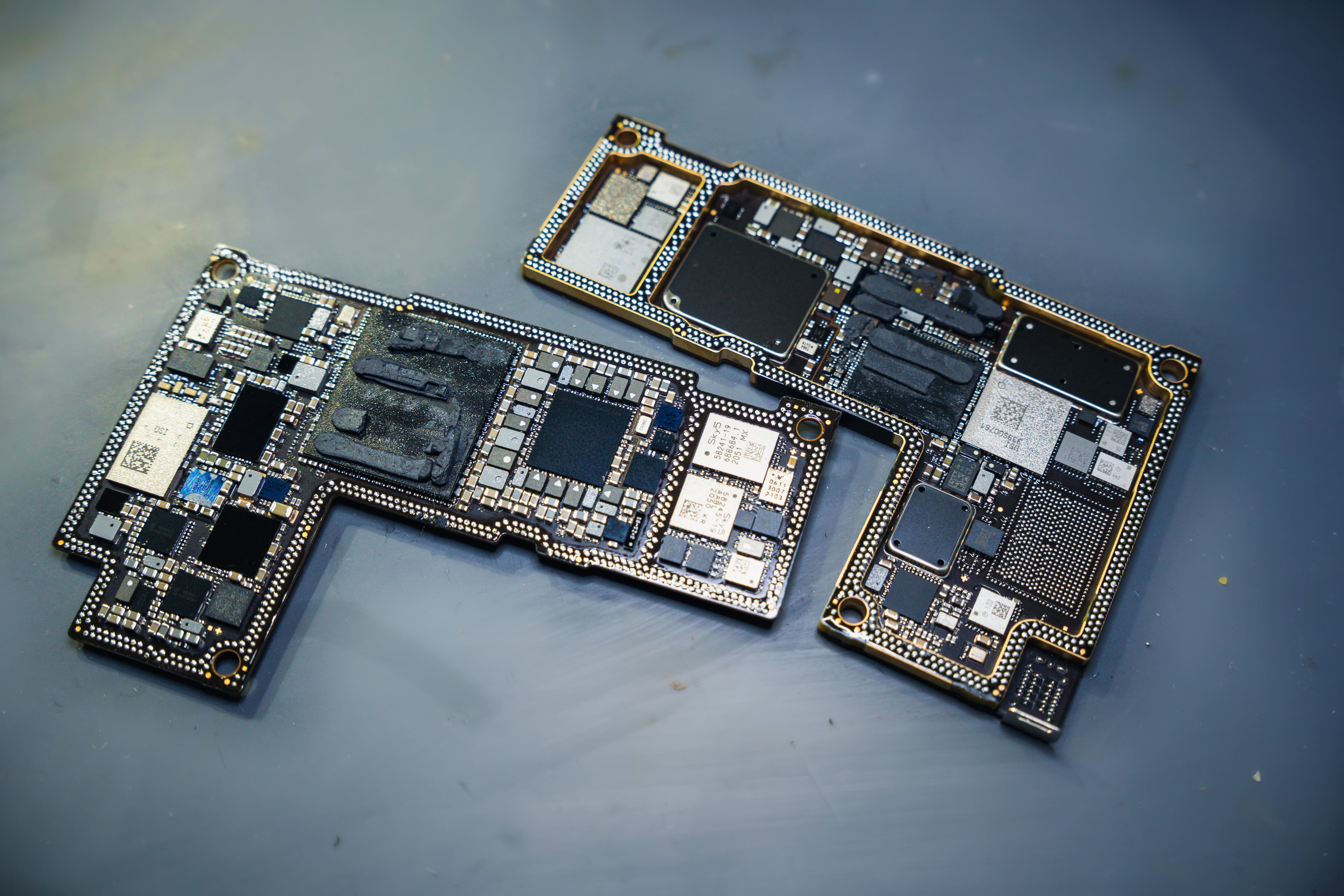 iPhone split-board repair